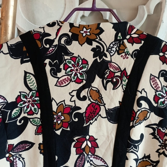 💖💖💖 Cue Australia Peplum Zipped Top - Picture 8 of 12